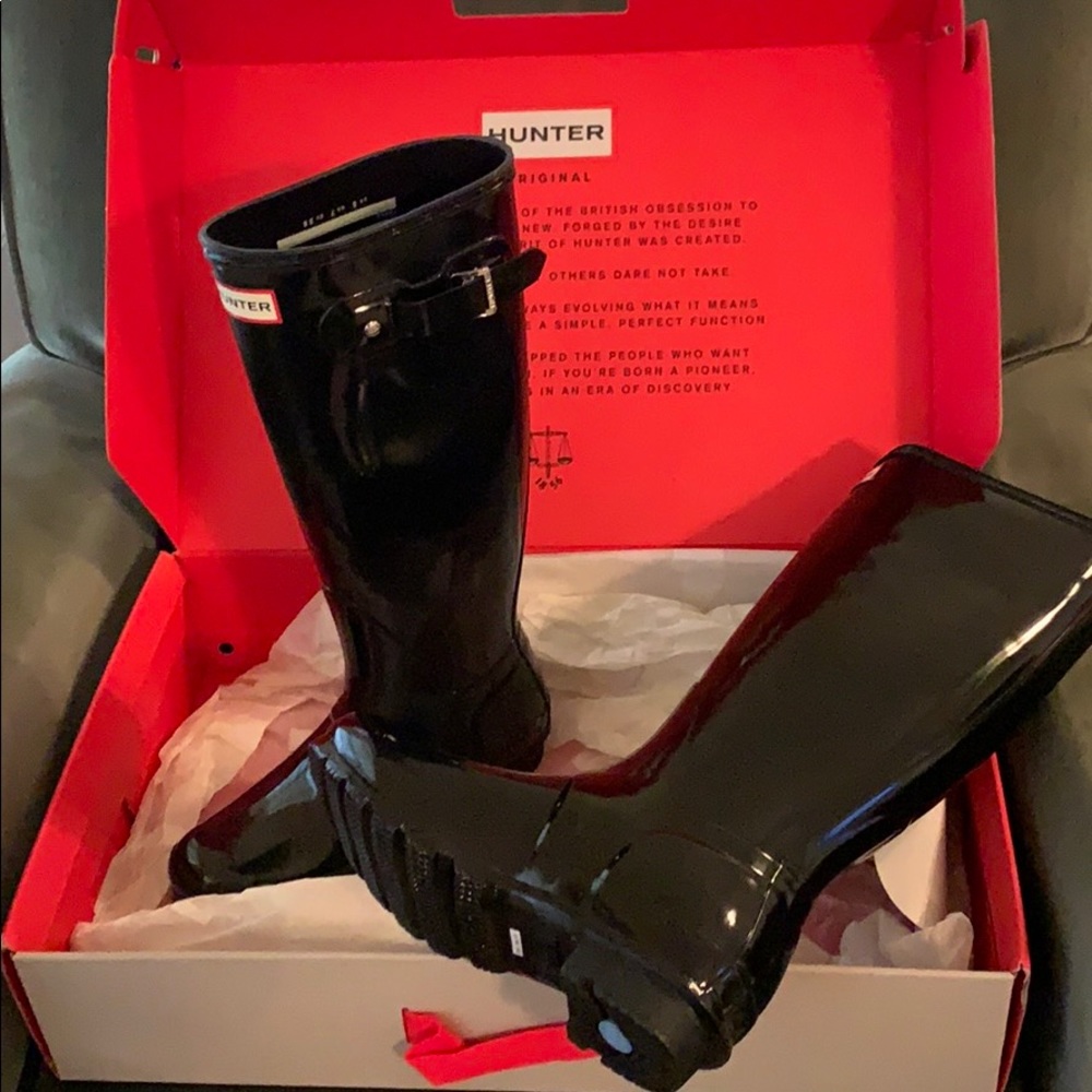 Never worn Hunter high gloss black boots. Size 7